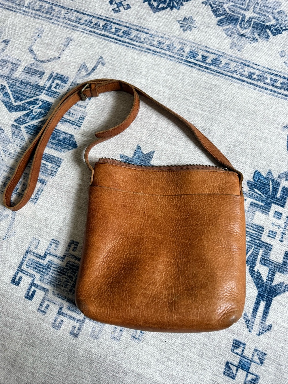 Duluth Trading Co Tan Leather Crossbody Bag with Adjustable Strap